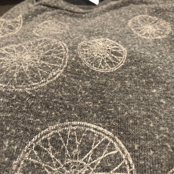 Soul cycle long sleeve lightweight sweatshirt with wheels 🚲 11/12 - Picture 4 of 4